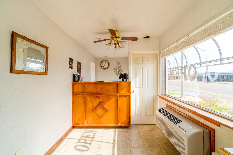 Budget Inn By Oyo Frederick Us-183 image