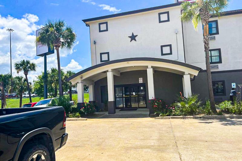 OYO Townhouse Beaumont Medical Center Area I-10 image