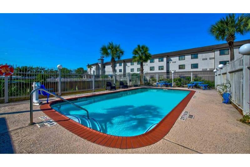 OYO Townhouse Beaumont Medical Center Area I-10 image