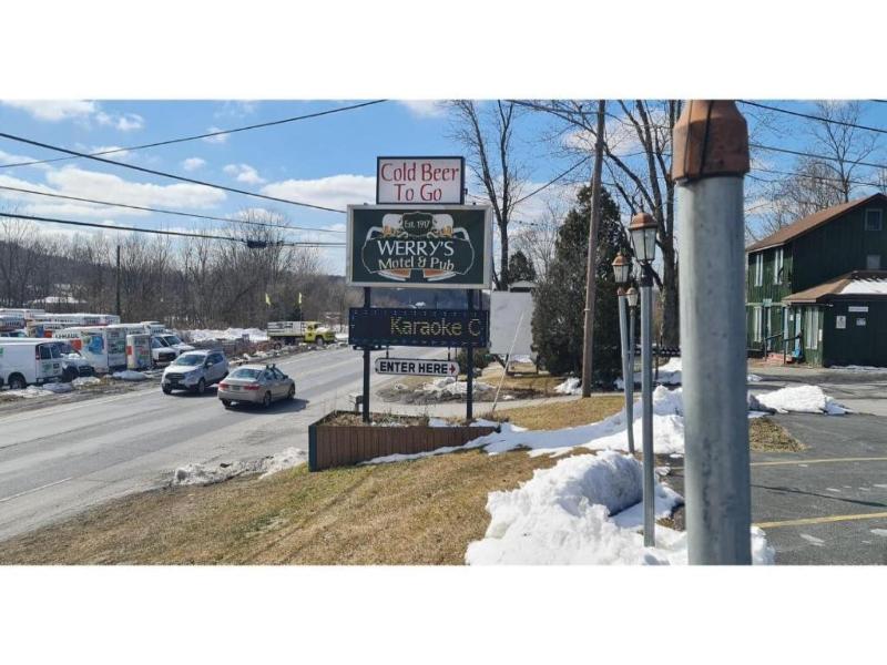 Werry's Cottages & Pub By OYO East Stroudsburg image