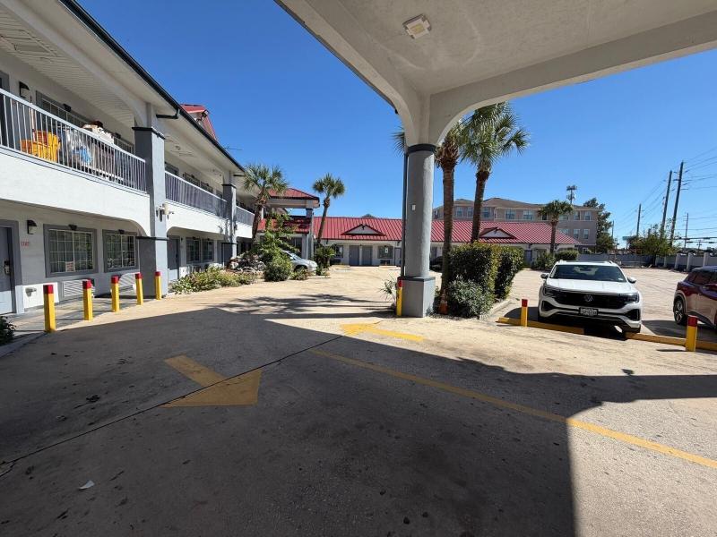 Kiwi Inn By Oyo Willowbrook Houston Hw 249 Beltway image