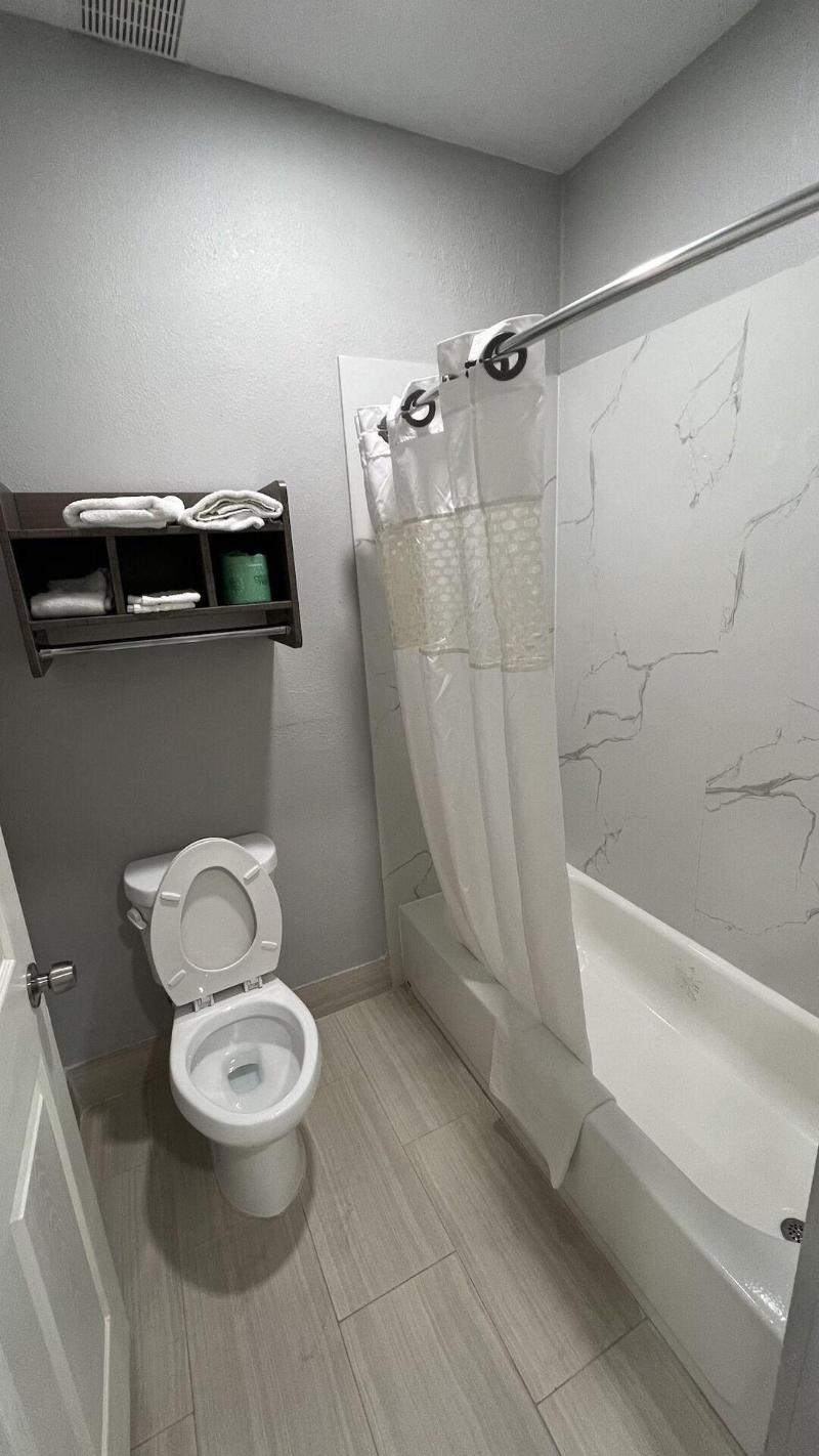Kiwi Inn By Oyo Willowbrook Houston Hw 249 Beltway image