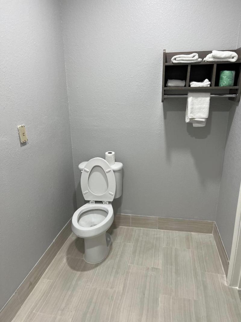 Kiwi Inn By Oyo Willowbrook Houston Hw 249 Beltway image