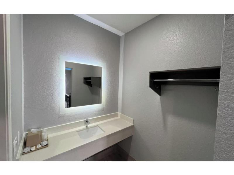 Kiwi Inn By Oyo Willowbrook Houston Hw 249 Beltway image