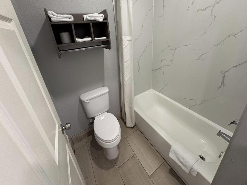 Kiwi Inn By Oyo Willowbrook Houston Hw 249 Beltway image