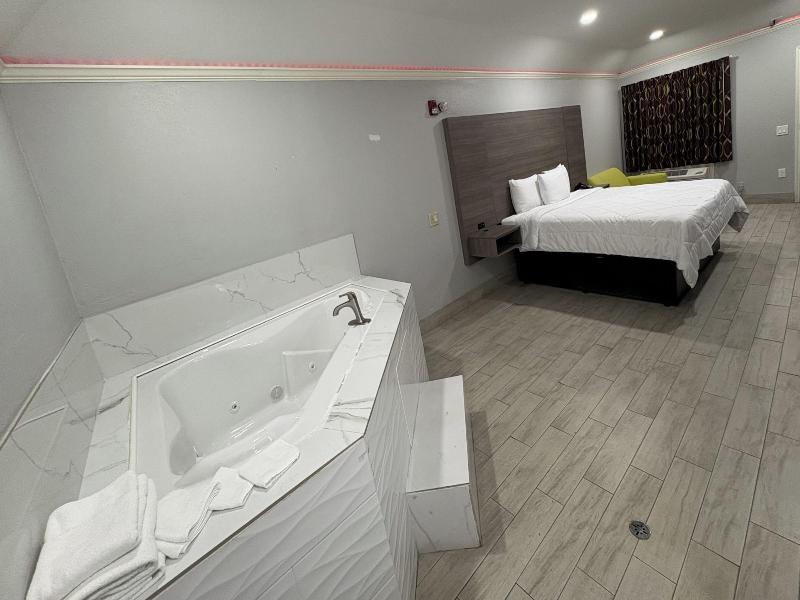 Kiwi Inn By Oyo Willowbrook Houston Hw 249 Beltway image