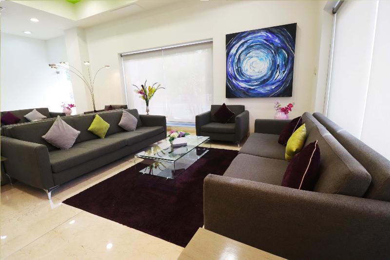 Lobby & Reception