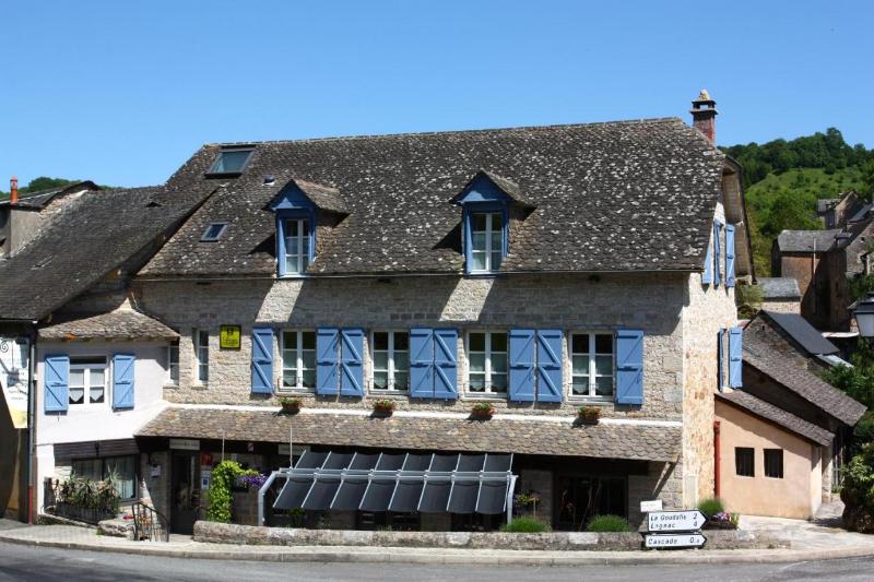 Logis L'auberge Du Chateau — exterior view