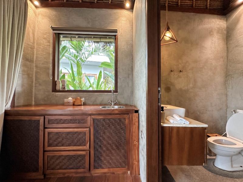 Zin Berawa Villas & Bungalows image
