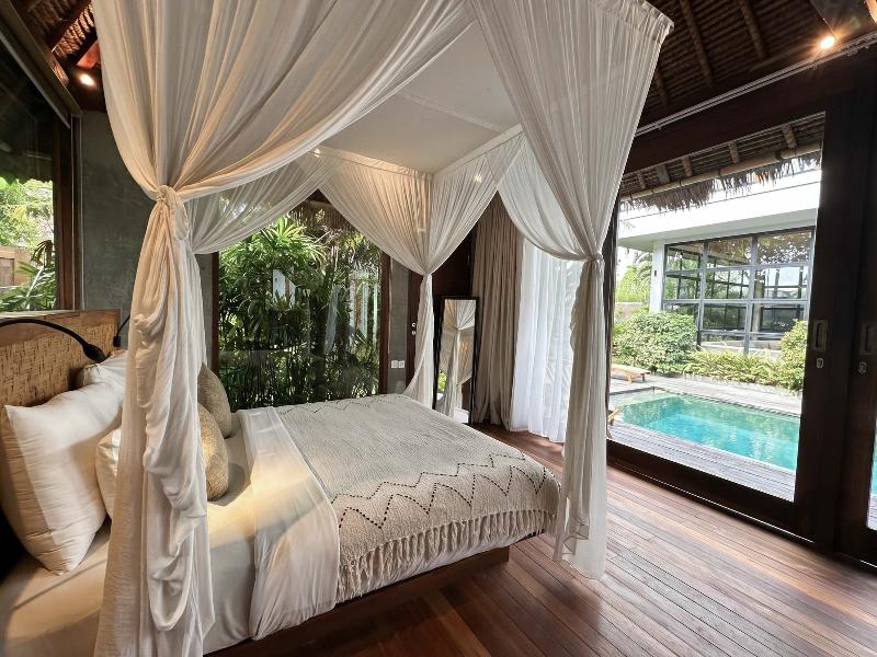 Zin Berawa Villas & Bungalows image