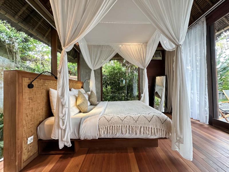 Zin Berawa Villas & Bungalows image