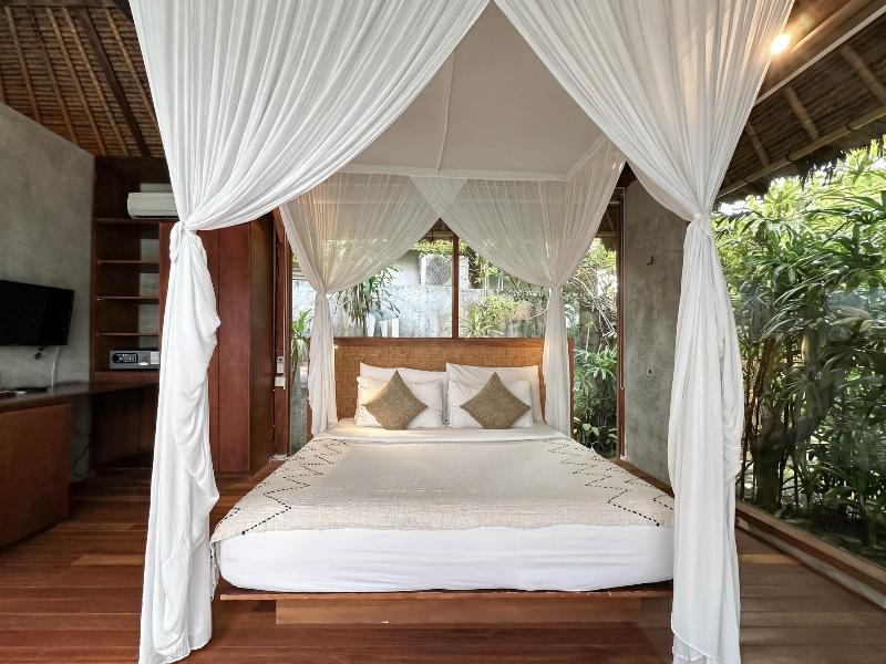 Zin Berawa Villas & Bungalows image