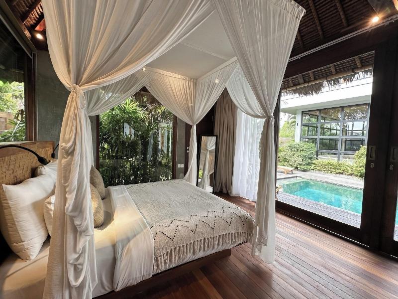 Zin Berawa Villas & Bungalows image