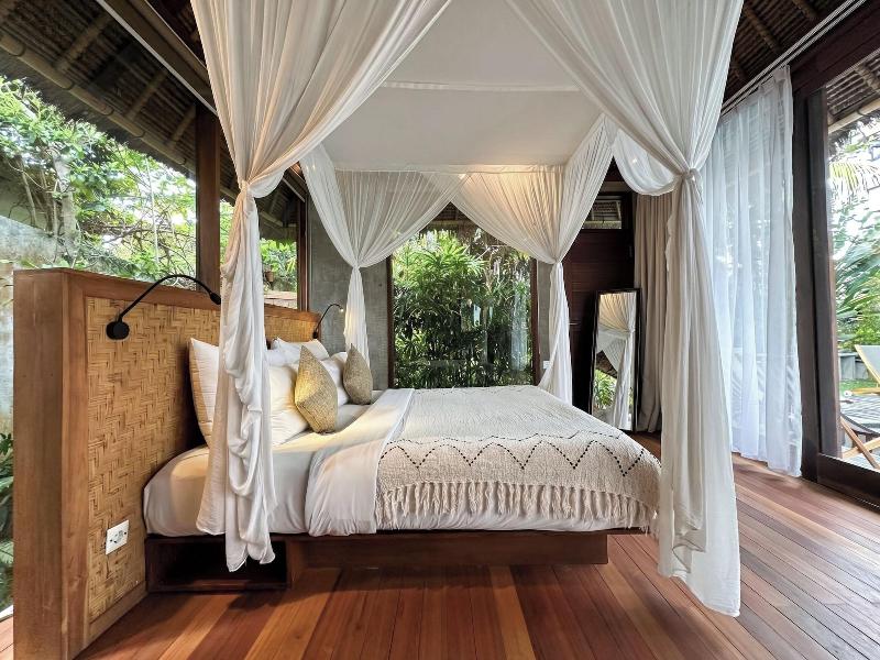 Zin Berawa Villas & Bungalows image