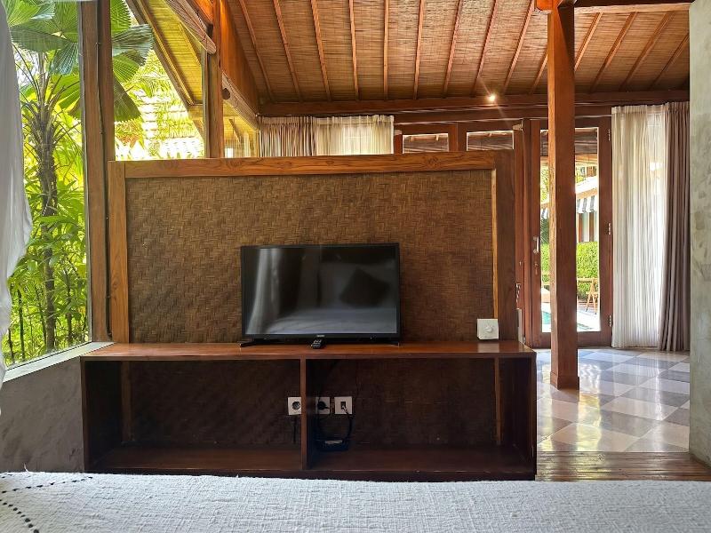 Zin Berawa Villas & Bungalows image