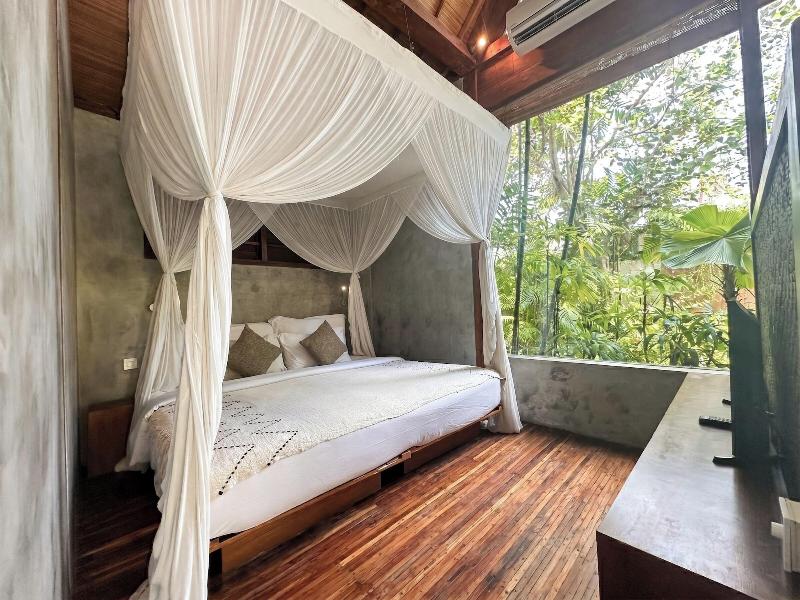Zin Berawa Villas & Bungalows image