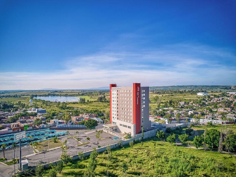 Fiesta Inn Suites Aeropuerto Del Bajío