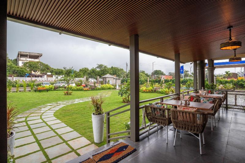 Stone Wood Hotel Amboli image 5