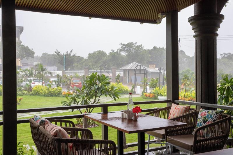 Stone Wood Hotel Amboli image