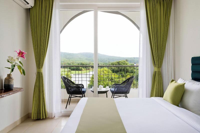 Stone Wood Hotel Amboli image