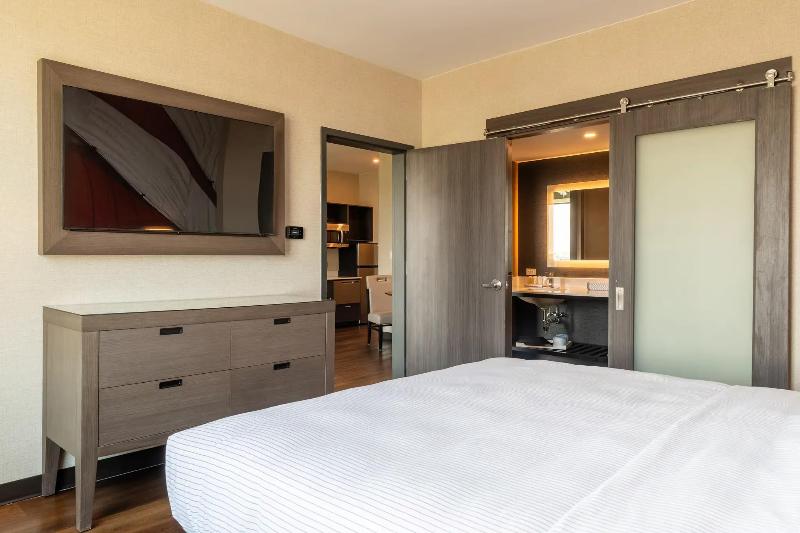 Cambria Hotel & Suites Plymouth image