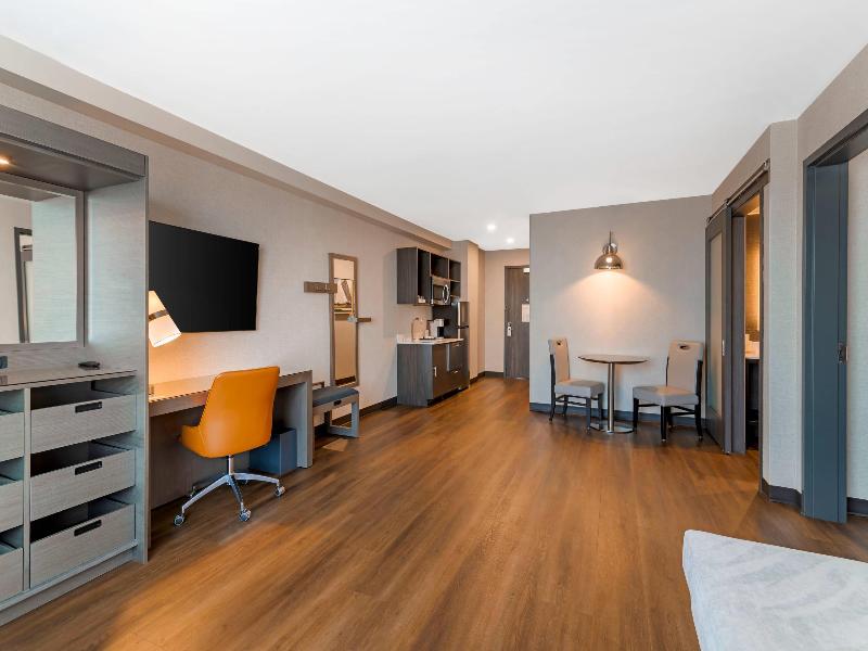 Cambria Hotel & Suites Plymouth image