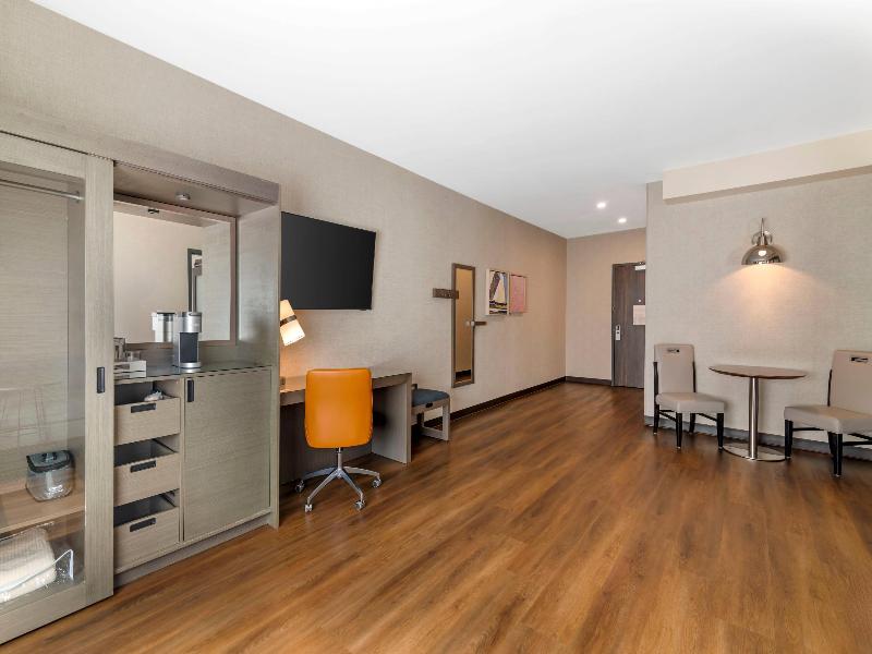 Cambria Hotel & Suites Plymouth image