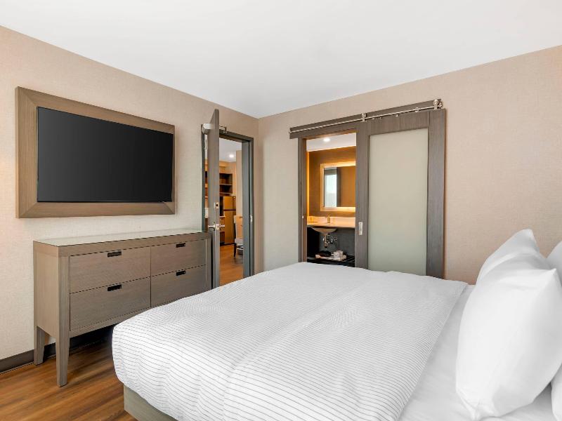 Cambria Hotel & Suites Plymouth image