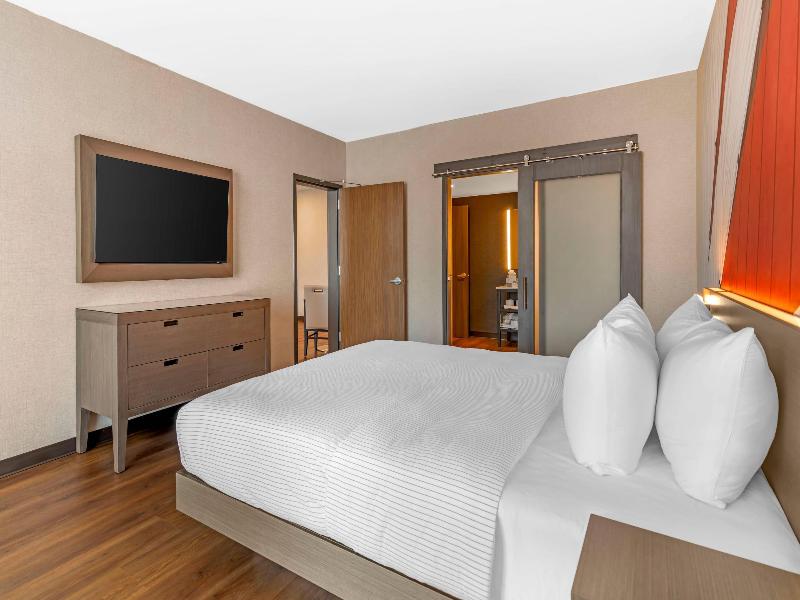 Cambria Hotel & Suites Plymouth image