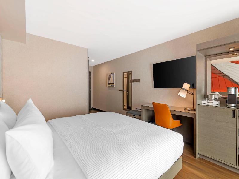Cambria Hotel & Suites Plymouth image