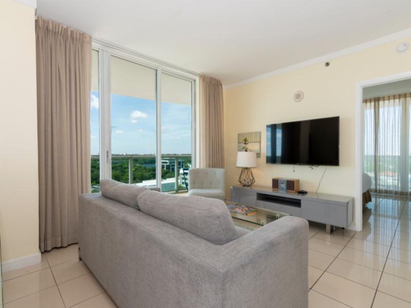 Arya Hotel and Suites Coconut Grove image