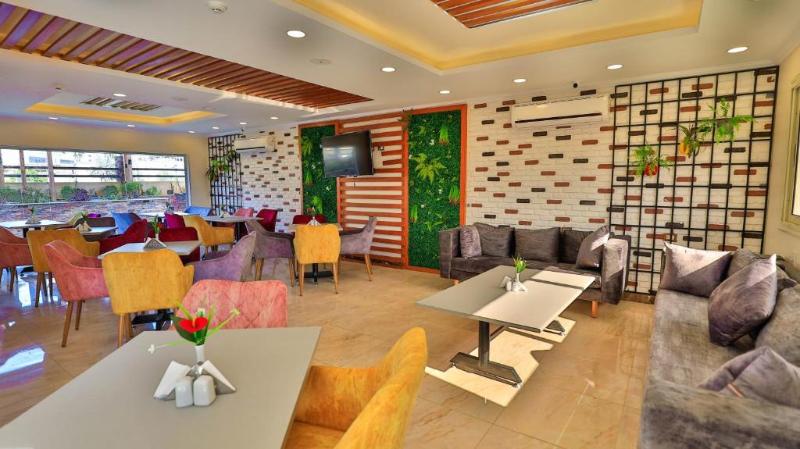 The Palm Hotel image 2