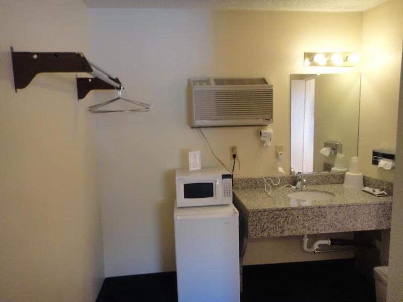 Econo Lodge Las Vegas Nm image