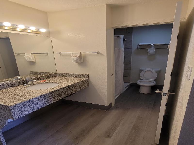 Econo Lodge Las Vegas Nm image