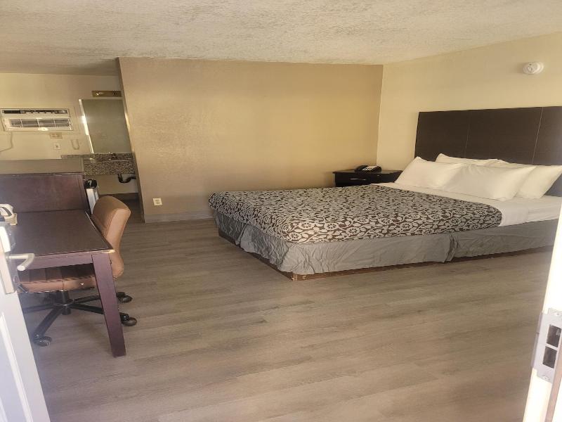 Econo Lodge Las Vegas Nm image