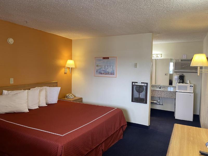 Econo Lodge Las Vegas Nm image