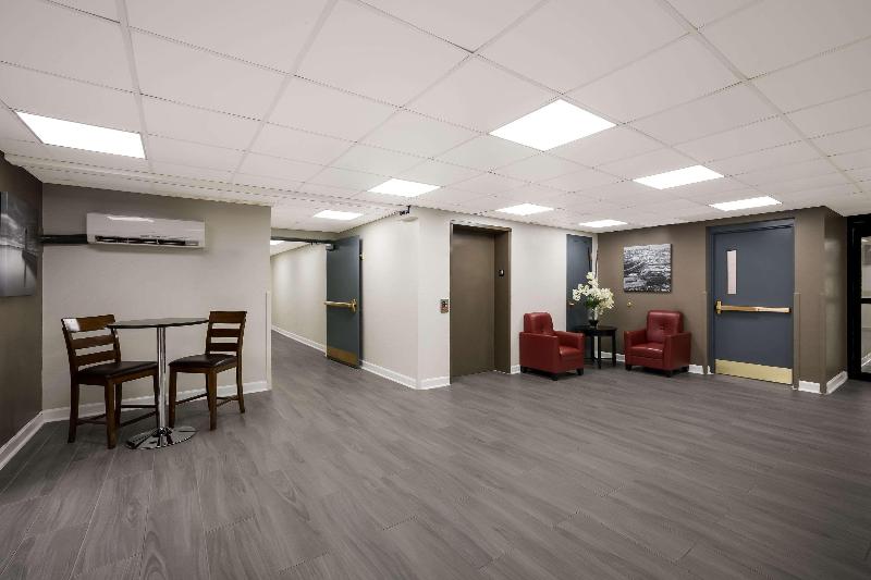 Suburban Studios Milwaukee Airport image