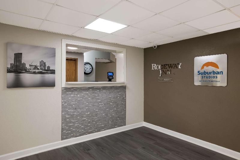 Suburban Studios Milwaukee Airport image