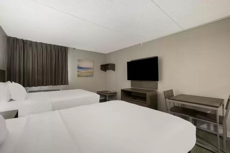 Suburban Studios Milwaukee Airport image
