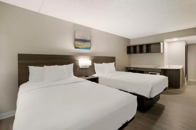 Suburban Studios Milwaukee Airport image