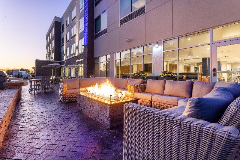 Holiday Inn Express and Suites Benson image