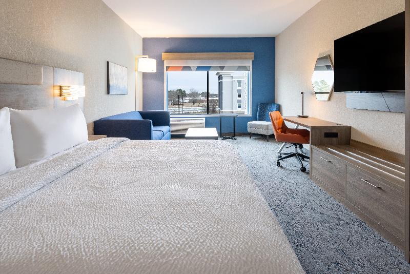 Holiday Inn Express and Suites Benson image 7