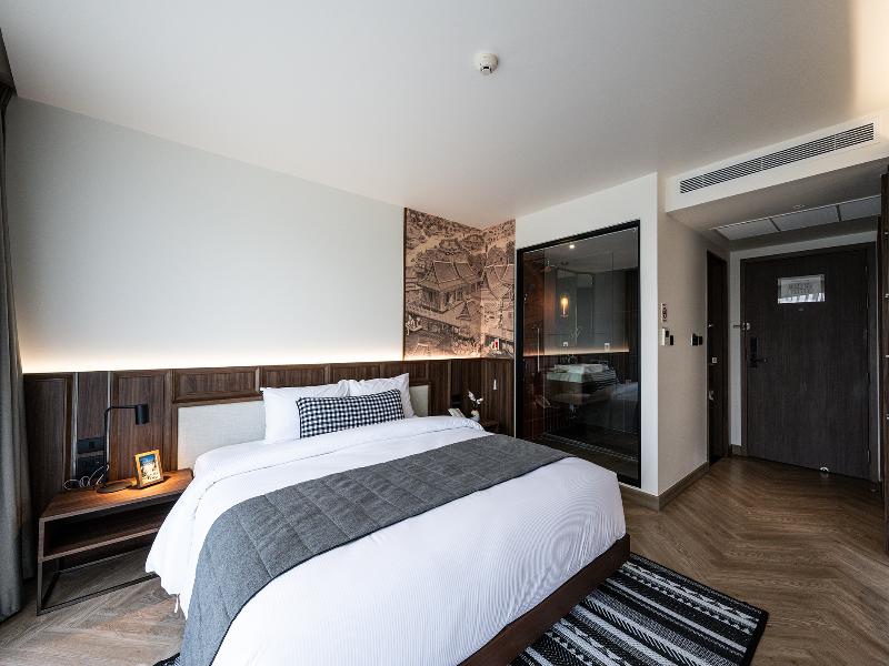 We Hotel Riverfront image