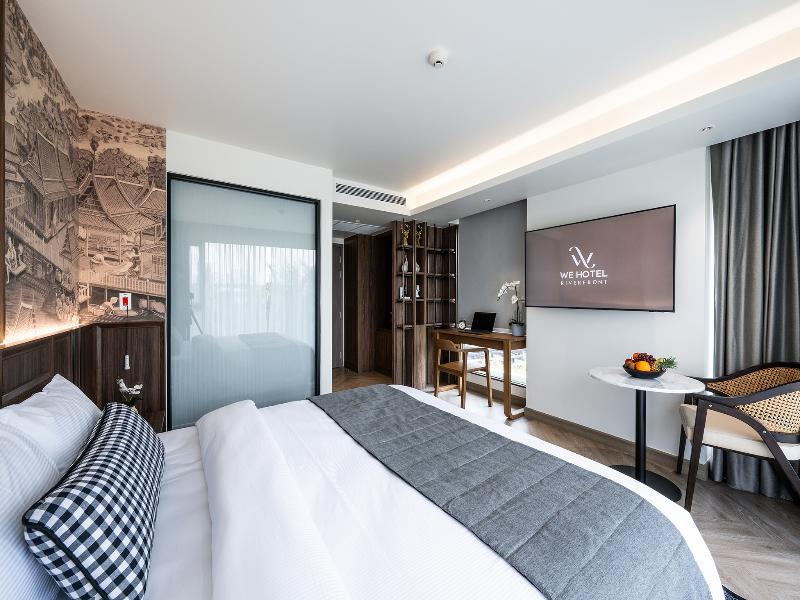 We Hotel Riverfront image