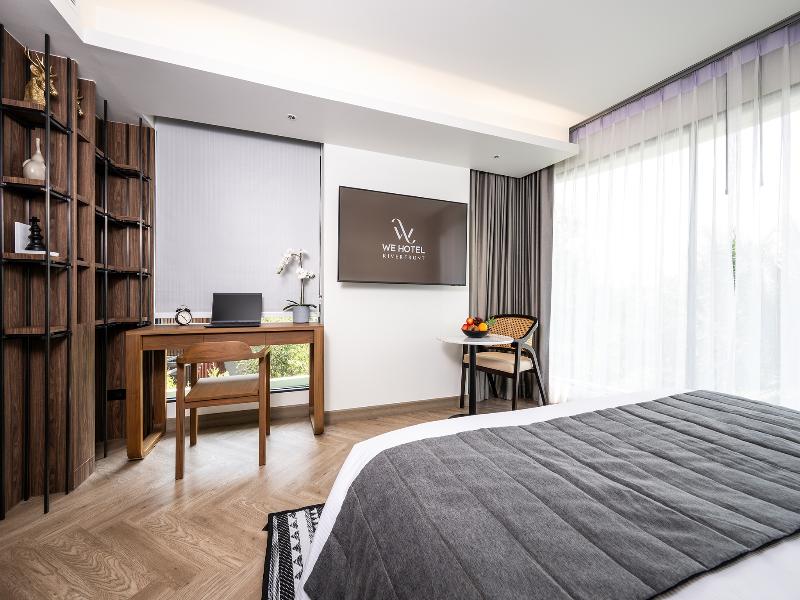 We Hotel Riverfront image