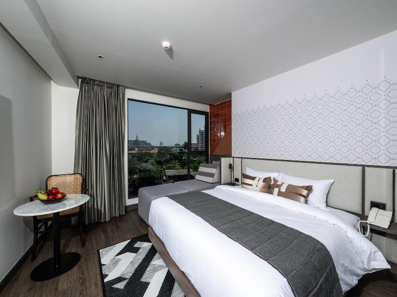We Hotel Riverfront image