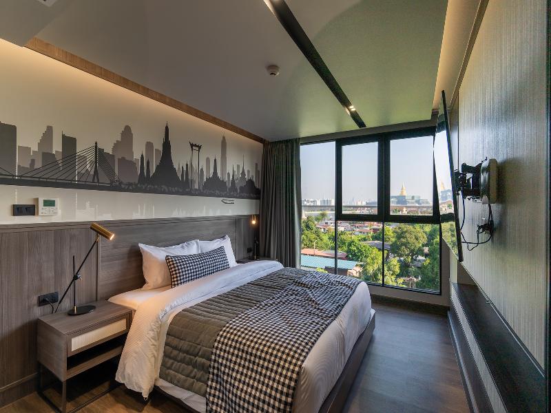 We Hotel Riverfront image