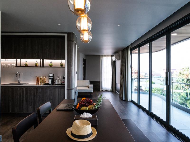 We Hotel Riverfront image