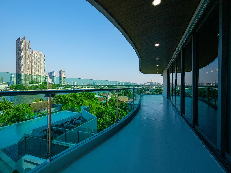 We Hotel Riverfront image