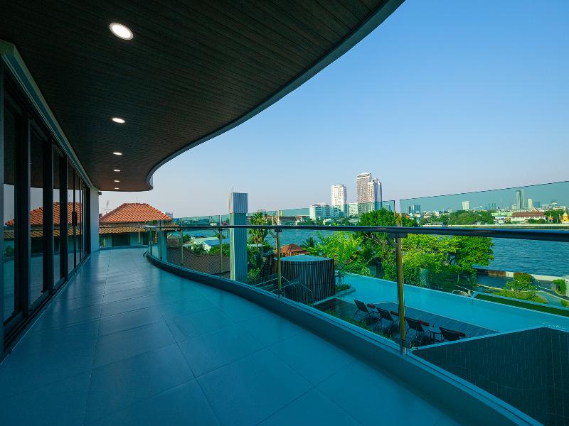 We Hotel Riverfront image